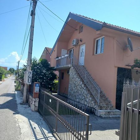 Хостел Traveler'S Rest - Near Podgorica Airport Mitrovici  Екстер'єр фото