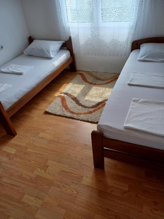 Хостел Traveler'S Rest - Near Podgorica Airport Mitrovici  Екстер'єр фото