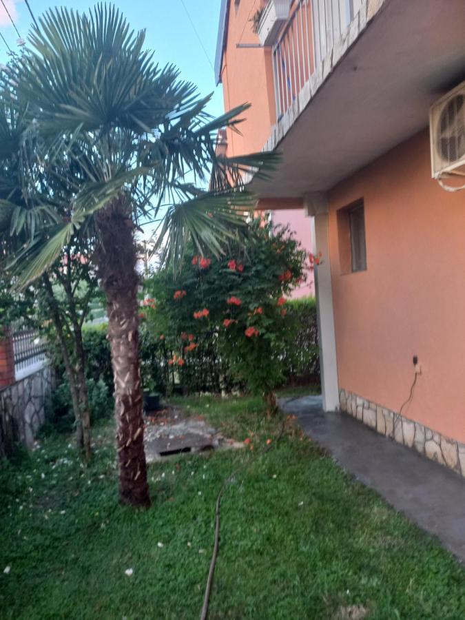 Хостел Traveler'S Rest - Near Podgorica Airport Mitrovici  Екстер'єр фото