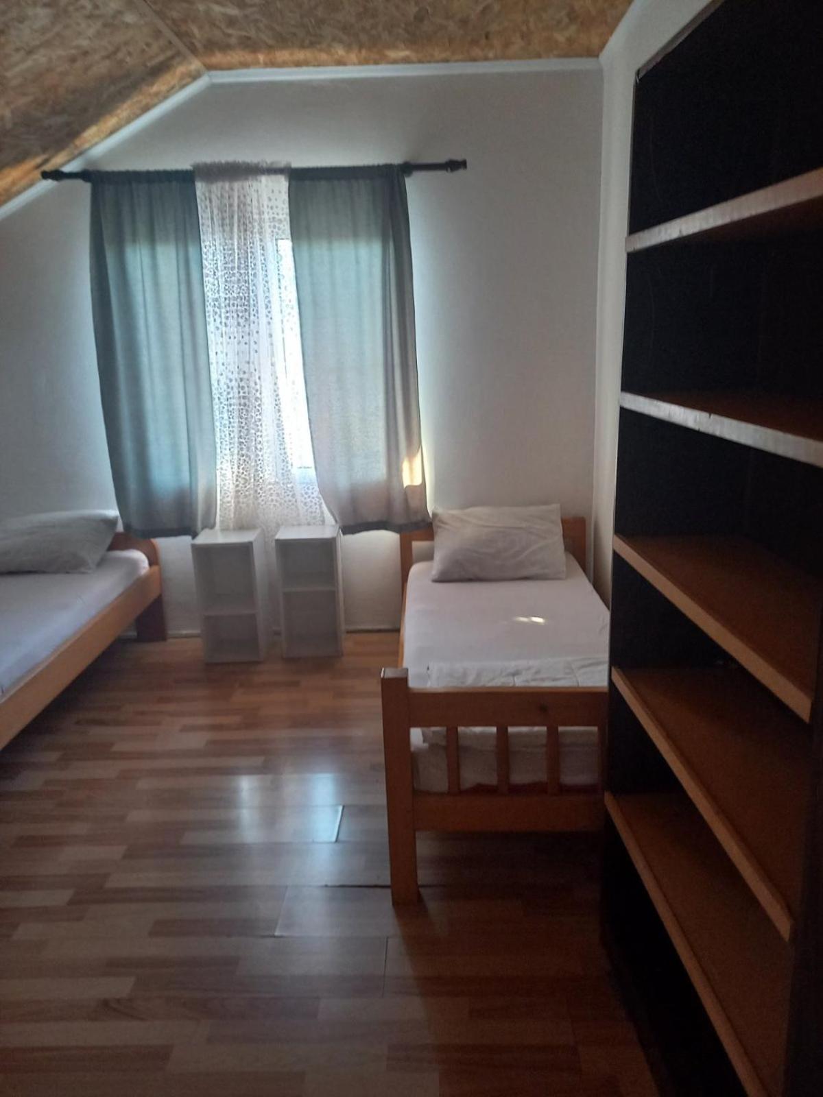 Хостел Traveler'S Rest - Near Podgorica Airport Mitrovici  Екстер'єр фото
