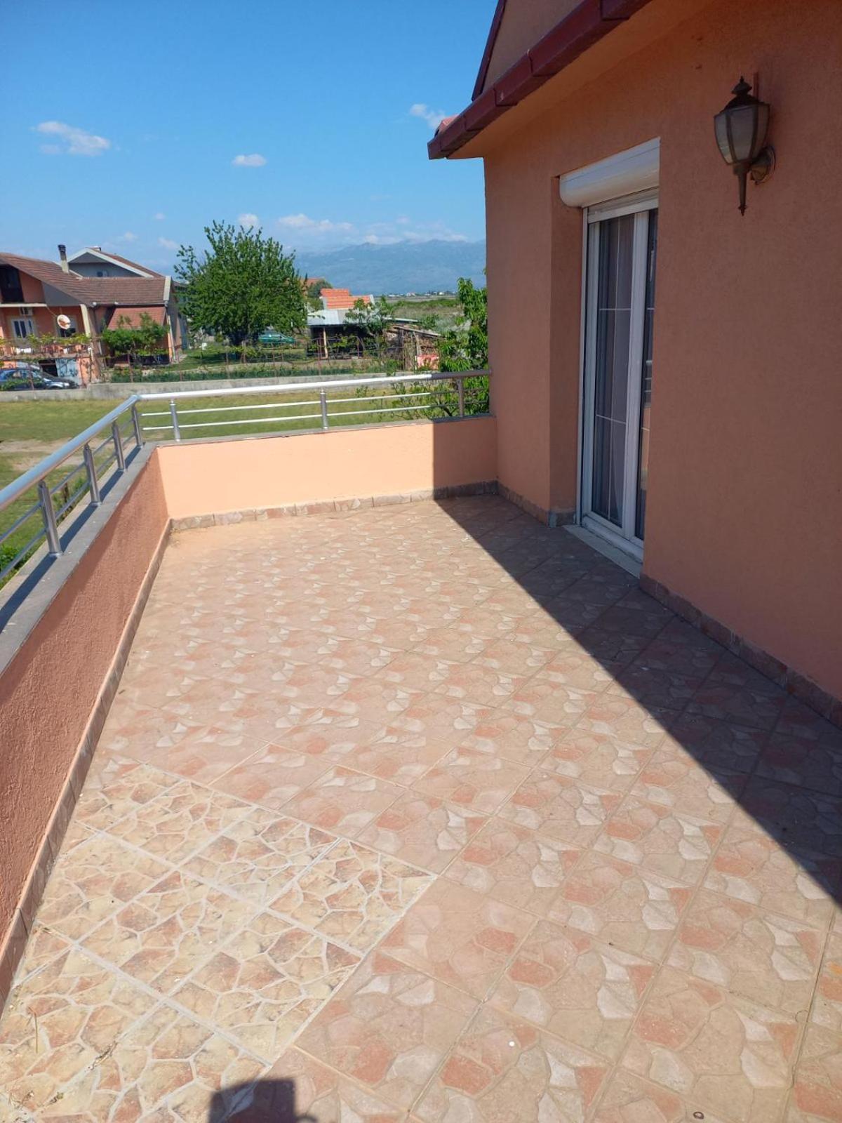 Хостел Traveler'S Rest - Near Podgorica Airport Mitrovici  Екстер'єр фото