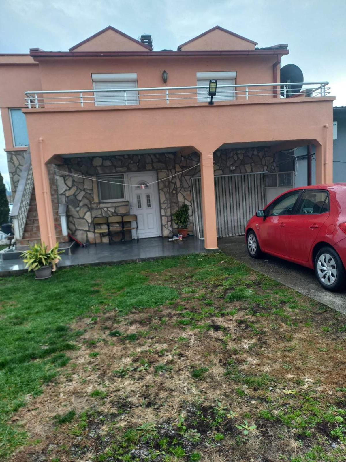 Хостел Traveler'S Rest - Near Podgorica Airport Mitrovici  Екстер'єр фото