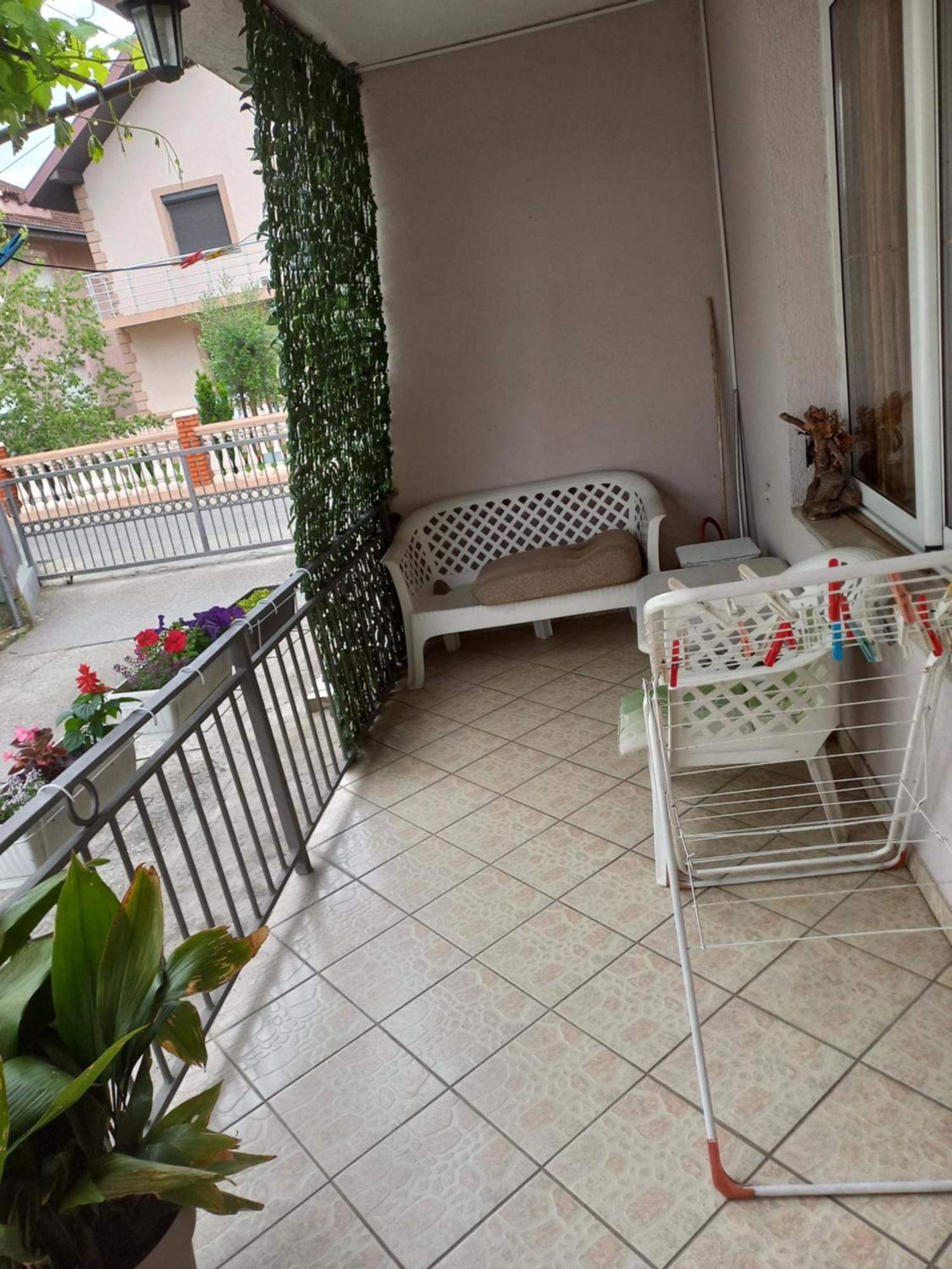 Хостел Traveler'S Rest - Near Podgorica Airport Mitrovici  Екстер'єр фото